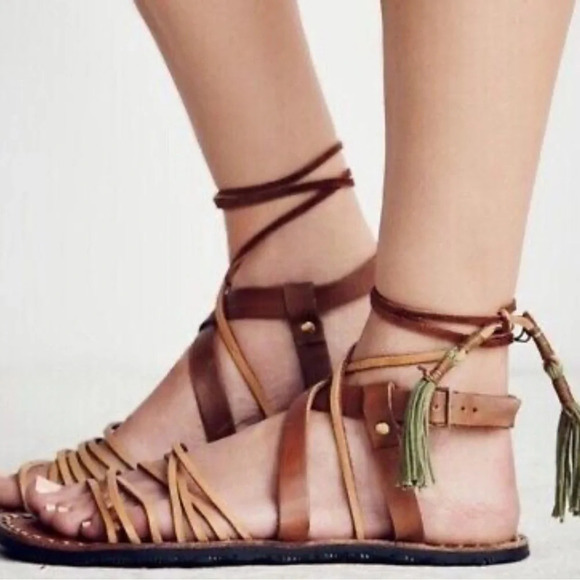 Free people Willow gladiator sandal size 6 Brown leather green tassels wrap boho - Picture 10 of 15